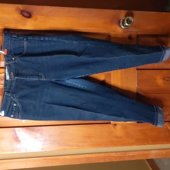 MAVI ladies size 31" Capri jeans zip front - Picture 1 of 3